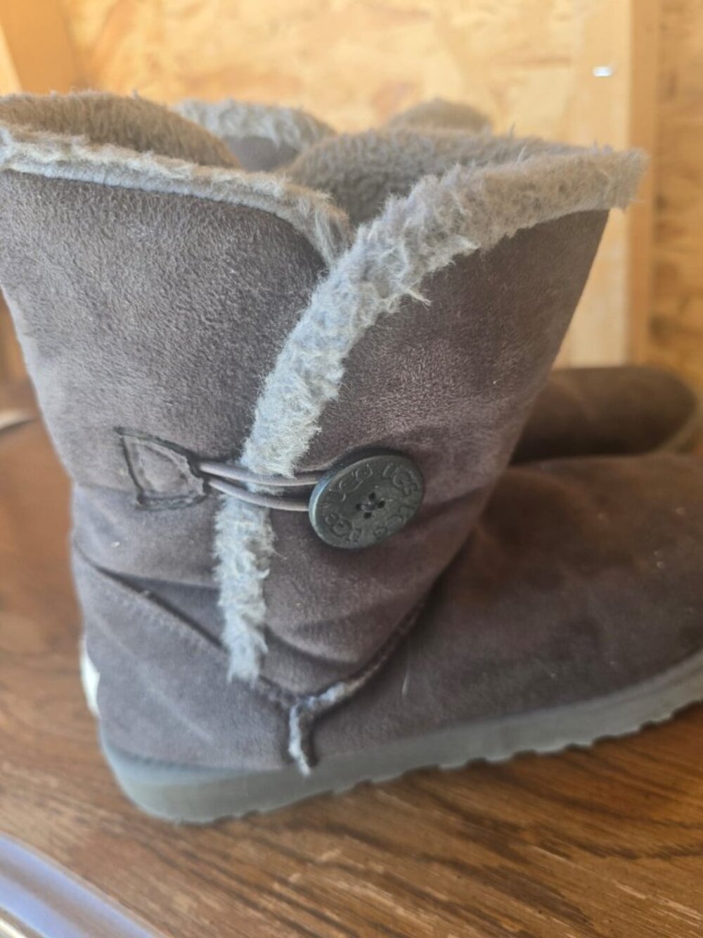 UGG Gray button boots - Picture 2 of 6